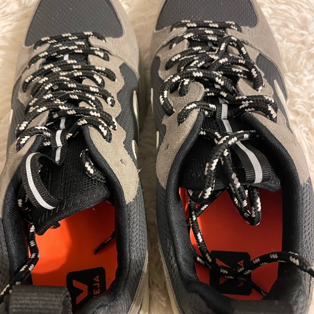 Veja Venturi Sneaker - Picture 6 of 7